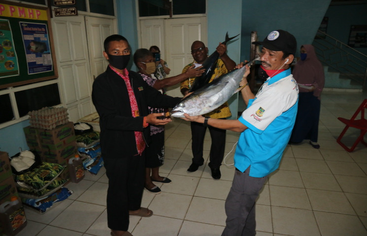 DKP Papua Bagi-Bagi Sembako Ditengah Pandemi Corona