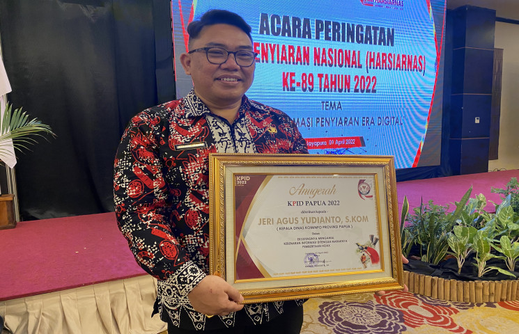 Konsisten Kawal Kebenaran Informasi, Kadis Kominfo Papua Diganjar Penghargaan