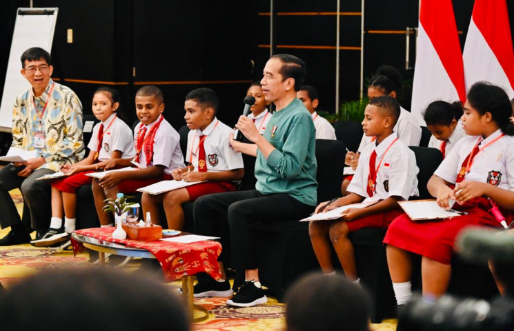 Jokowi Puji Kecerdasan Siswa SD Papua
