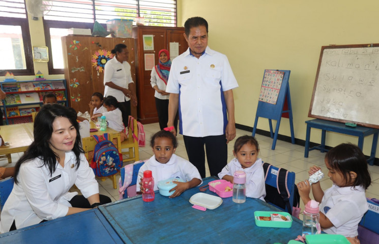 Kunjungi TK Pertiwi Kota Jayapura, Gubernur Cek Rehabilitasi Gedung
