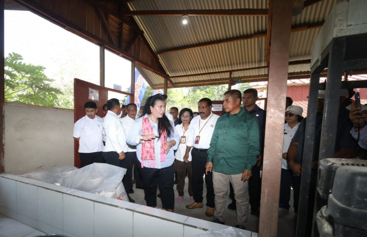 Pj Gubernur Ridwan Resmikan UPH Tepung Sagu KUBE Mabers Phuyaka