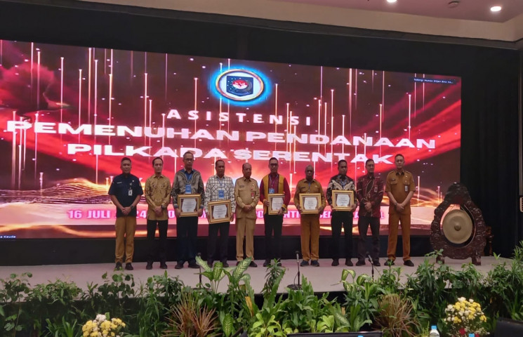 Dukungan dana 100 persen di Pilkada 2024, Pemprov Papua terima penghargaan Mendagri