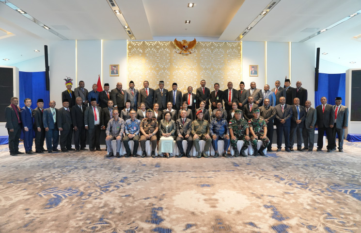 Pj Gubernur Limbong Lantik 45 Anggota Pansel DPRK