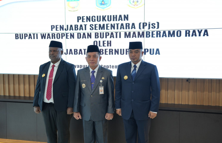 Pjs Bupati Waropen dan Mamberamo Raya Dikukuhkan