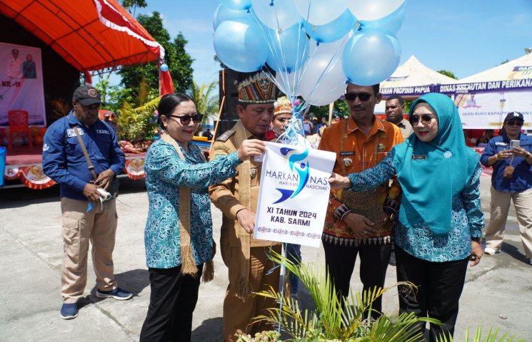 Pj Gubernur Limbong hadiri Puncak Hari Ikan Nasional di Kabupaten Sarmi