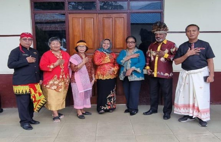 ASN Papua Kenakan Busana Adat Peringati Hari Kartini