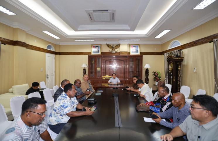 Hari Libur Nasional, Pj Gubernur Fatoni dan Pemprov Papua Tetap Semangat dan Bekerja untuk Rakyat