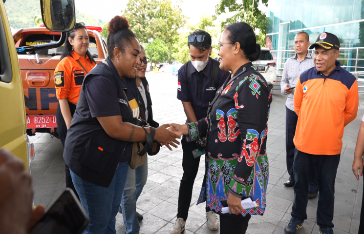 Pj Sekda Papua Lepas Bantuan Untuk Korban Gempa di Kabupaten Sarmi