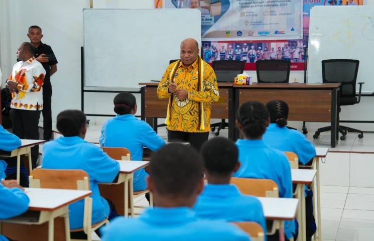 Gubernur Papua Pantau Pelaksanaan Sekolah Rakyat dan Program MBG di Sarmi