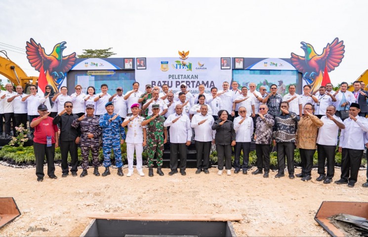 Gubernur Fakhiri Letakkan Batu Pertama Pabrik Pakan Garuda Bumi Papua, Dorong Kemandirian Pangan dan Hilirisasi Pertanian
