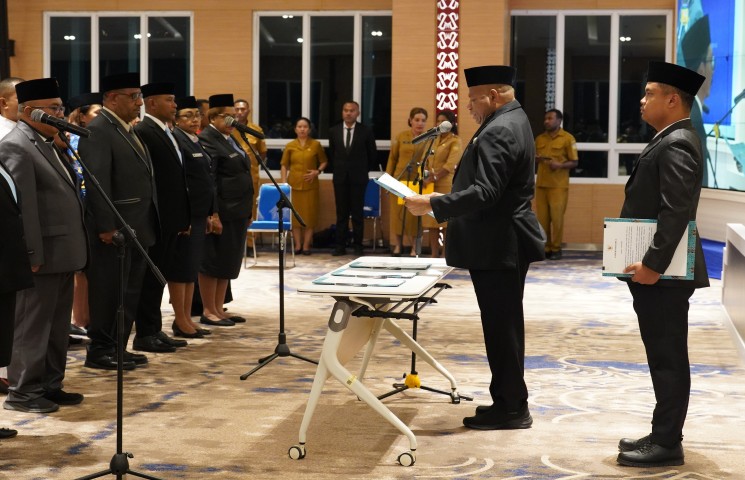 Gubernur Lantik 20 Pejabat di Lingkungan Pemerintah Provinsi Papua