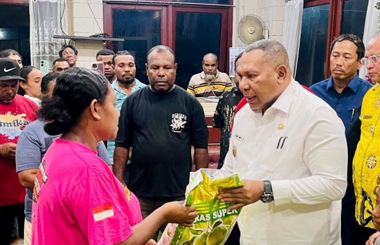 Pemprov Papua Salurkan Bantuan bagi Korban Ledakan Bom di Biak