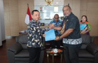 Pj. Gubernur Papua Serahkan Surat Penunjukan Pelaksana Tugas di Lingkungan Pemprov Papua